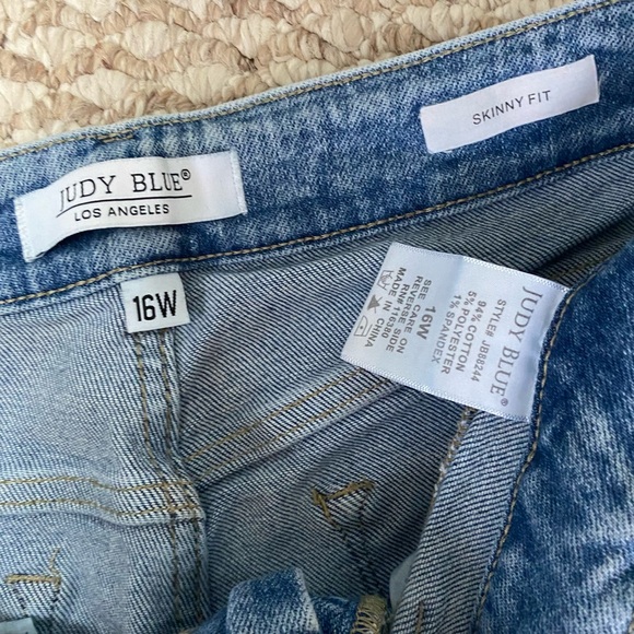 JUDY BLUE SKINNY FIT JEANS - 16W - Picture 6 of 7